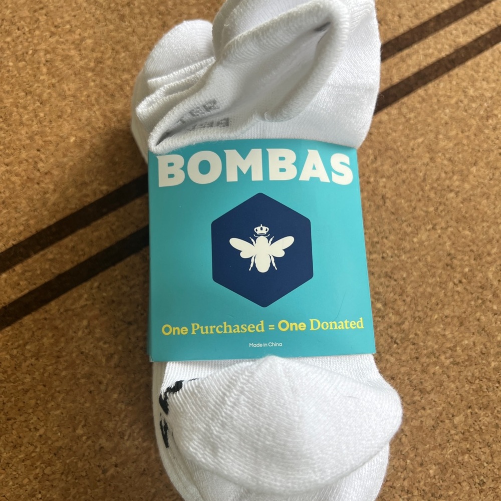 Women’s Bombas size medium socks (4 pack)
